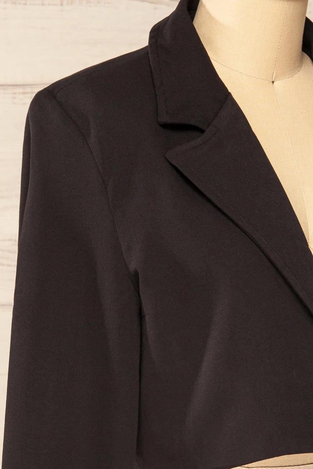 Chiclana | Cropped Black Blazer