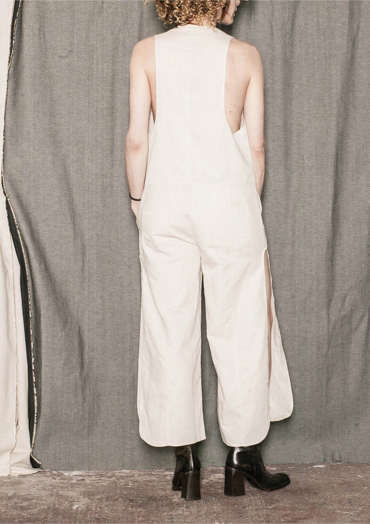 JUMPSUIT LONG SLEEVELESS SIDE SLOTS - NATURAL LINEN white