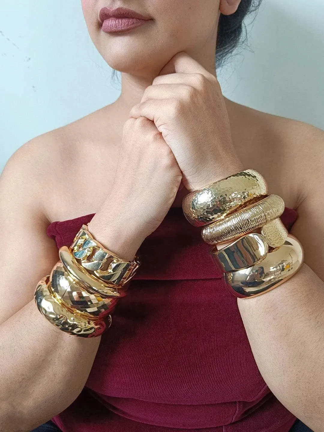 Kriti Sanon In Golden Tunnel Bracelet