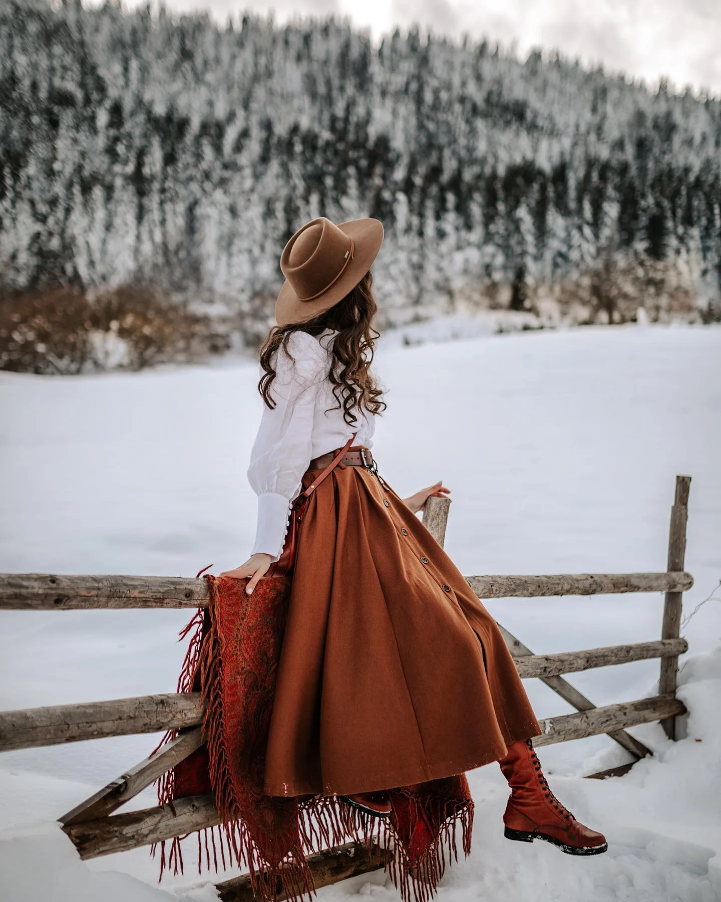 Naomi 33 |  buttoned up wool skirt in brown