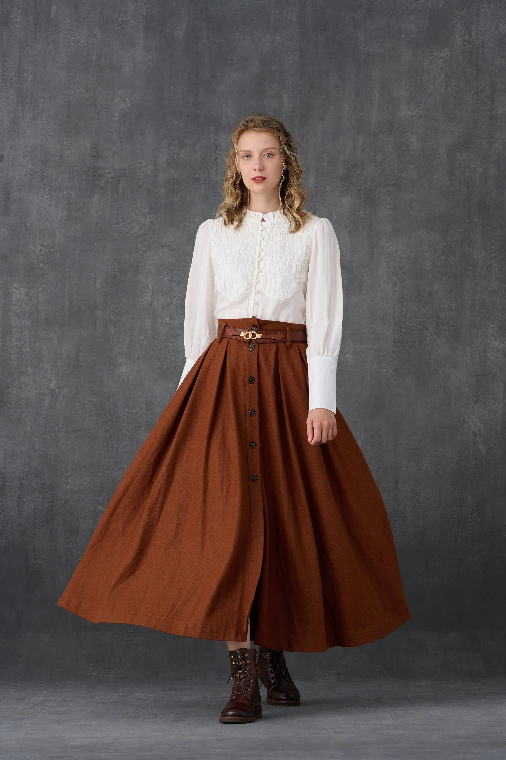 Naomi 33 |  buttoned up wool skirt in brown